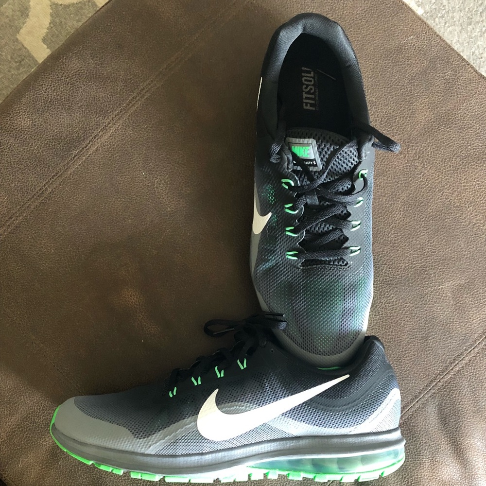 Nike MAX DYNASTY 2